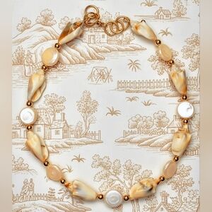 White True Sea Shell & Freshwater Coin Pearl In Chunky 18K Gold Plated.Necklace